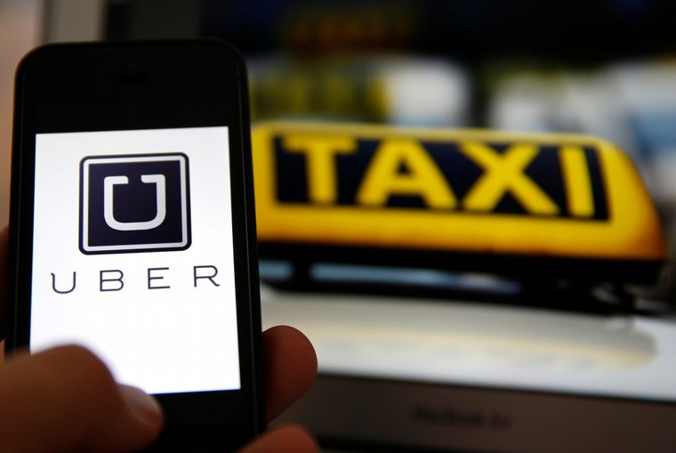FOTO: Taxistas, nuevamente contra Uber.