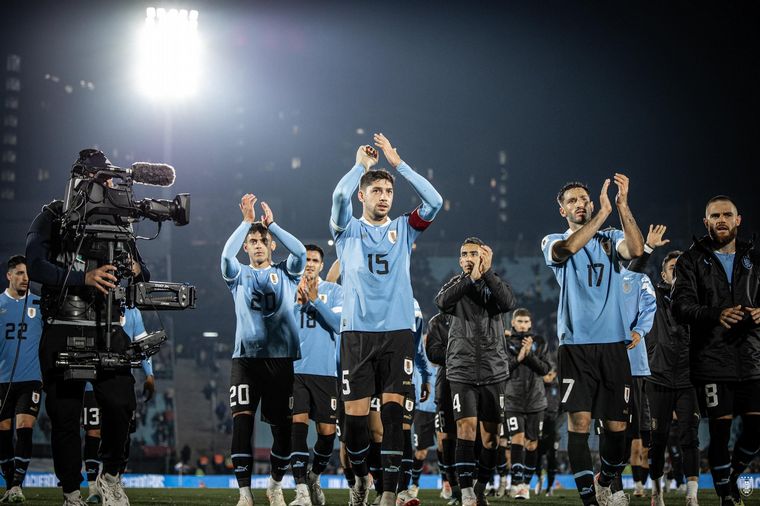 FOTO: En el debut de Bielsa, Uruguay le ganó 3-1 a Chile en Montevideo