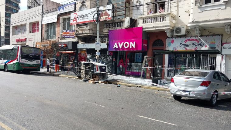 FOTO: Cinco personas heridas en un triple choque y vuelco en Villa Crespo