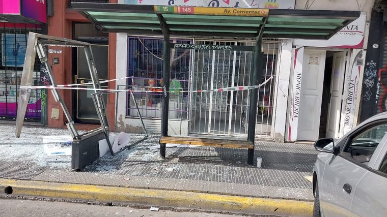 FOTO: Cinco personas heridas en un triple choque y vuelco en Villa Crespo