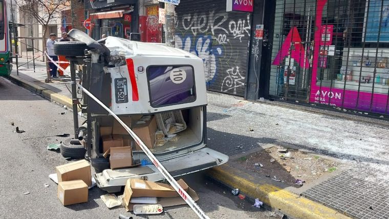 Cinco personas heridas en un triple choque y vuelco en Villa Crespo