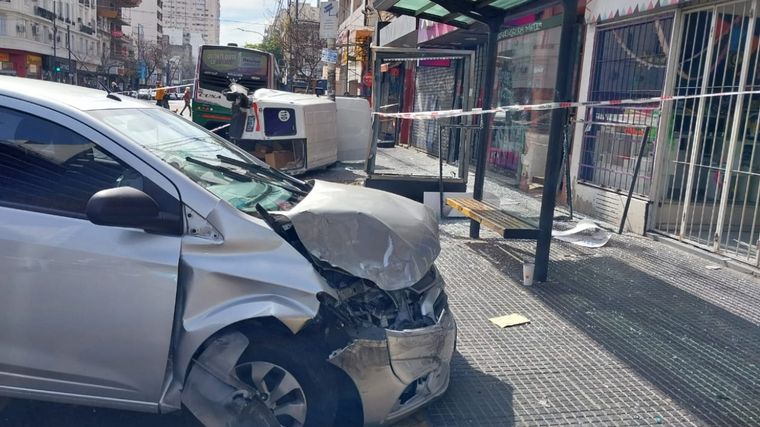 Cinco personas heridas en un triple choque y vuelco en Villa Crespo