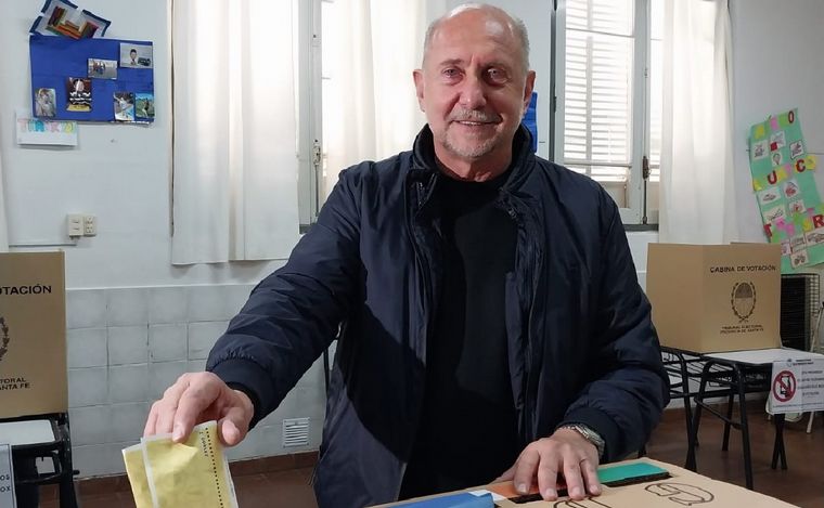Omar Perotti votó en las elecciones provinciales de Santa Fe.