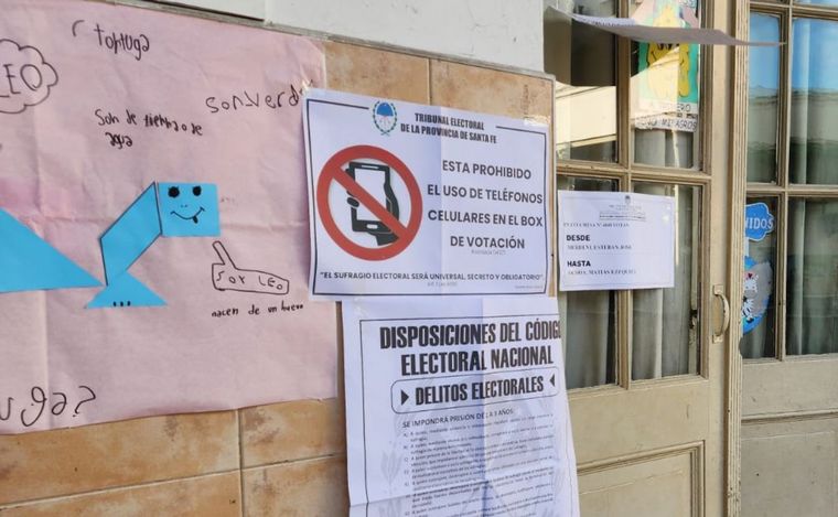 La mujer fue aprehendida tras la intervención de una autoridad de mesa.