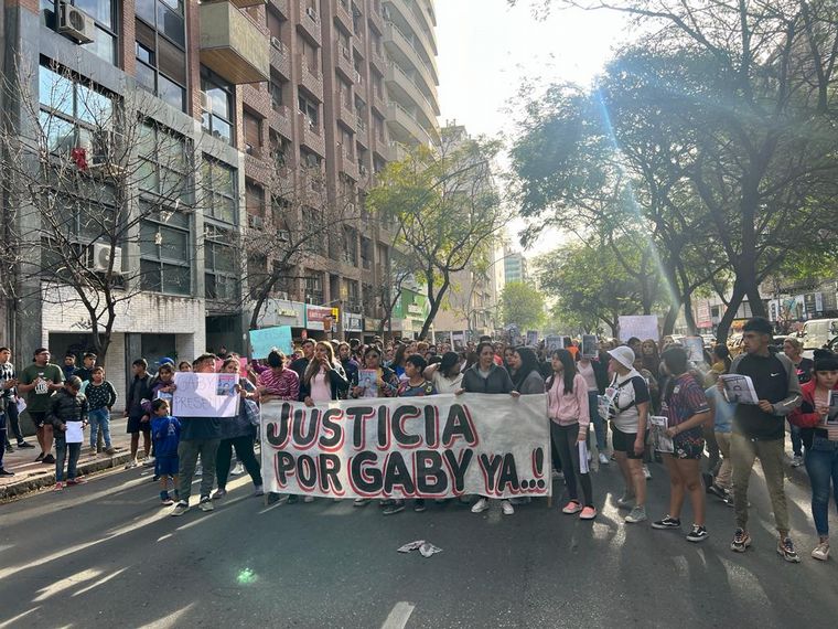 Familiares y amigos de Gabriela Pérez marcharon al Soelsac para pedir justicia