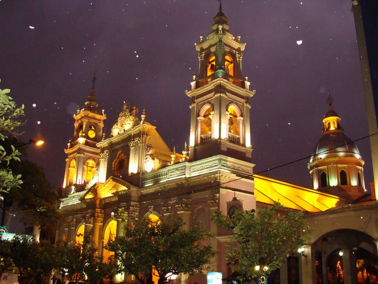 FOTO: La Catedral de Salta se destaca entre las construcciones icónicas de Salta.