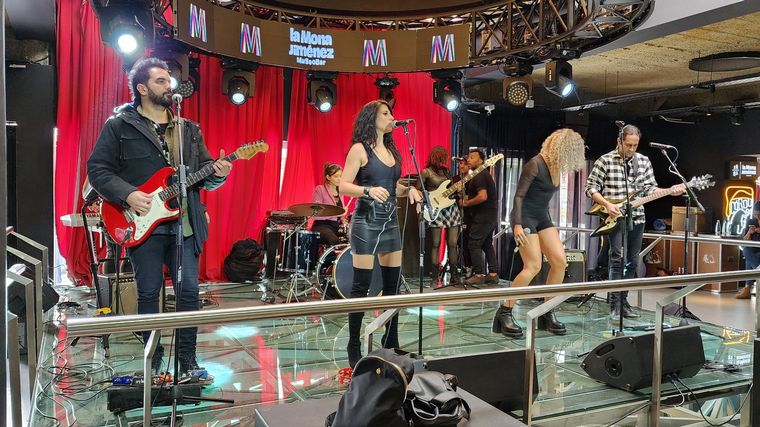 Tinta China cerró Siempre Juntos a puros clásicos de La Mona