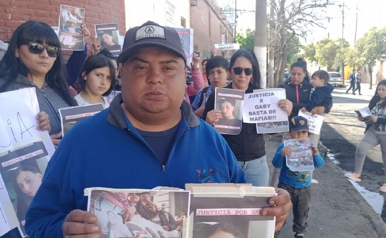 FOTO: Familiares de Gabriela exigen justicia por el crimen. (Gonzalo Carrasquera/Cadena 3)