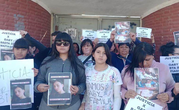 FOTO: Familiares de Gabriela exigen justicia por el crimen. (Gonzalo Carrasquera/Cadena 3)
