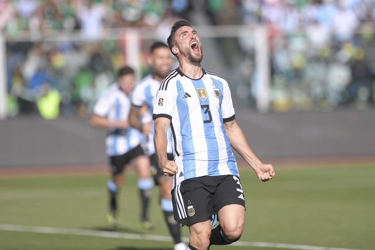 FOTO: Nicolás Tagliafico festeja el segundo gol del seleccionado nacional en La Paz. 