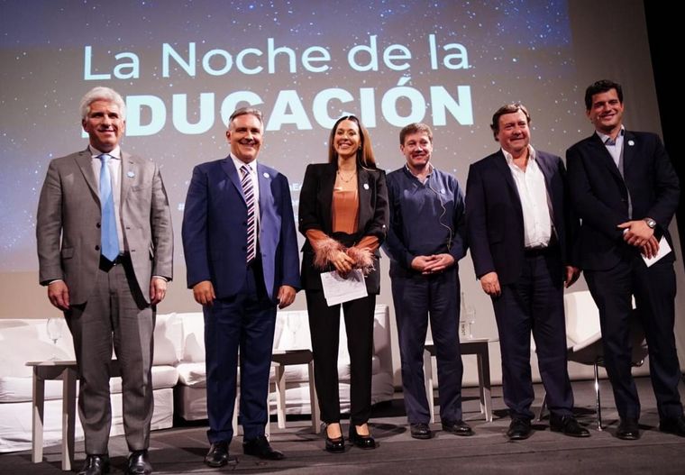 FOTO: Martín Llaryora disertó en “La Noche de La Educación”
