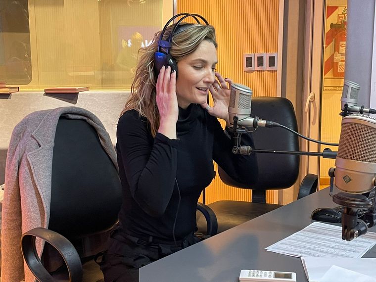 Carolina Minella, en el estudio de Cadena 3 en Córdoba.