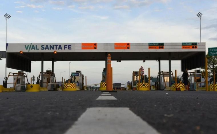 FOTO: Aumenta 50 por ciento el cuadro tarifario de peajes de la autopista Rosario-Santa Fe.