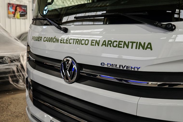 FOTO: Volkswagen entregó el primer Camión Eléctrico de la Argentina, el "e-Delivery"