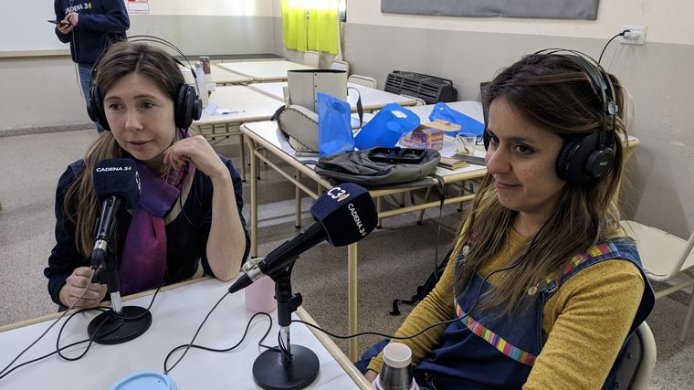 FOTO: Yanilén González y Valeria Farina, a cargo del proyecto de radio en la escuela Romero