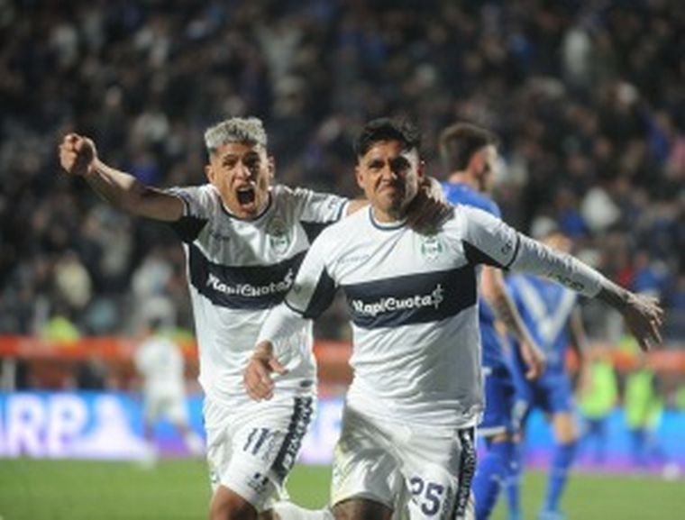 Gimnasia se lo dio vuelta a Vélez y respira en la lucha por el descenso