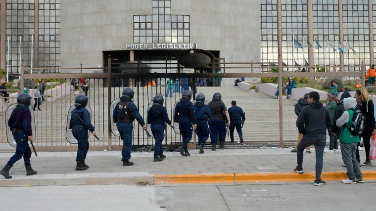 San Luis: opositores denunciaron encierro por rechazar proyecto de Rodríguez Saá