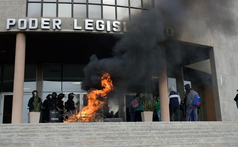 San Luis: opositores denunciaron encierro por rechazar proyecto de Rodríguez Saá.