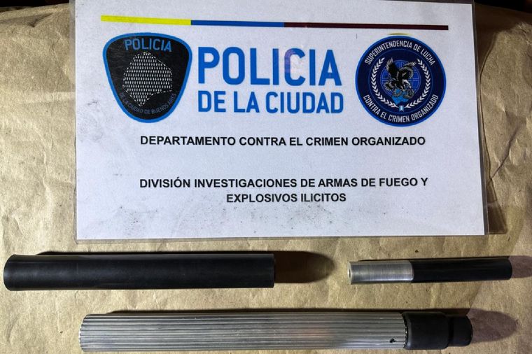 Las armas halladas en un departamento de Palermo.