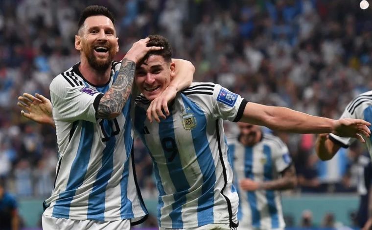 Lionel Messi y Julián Álvarez.