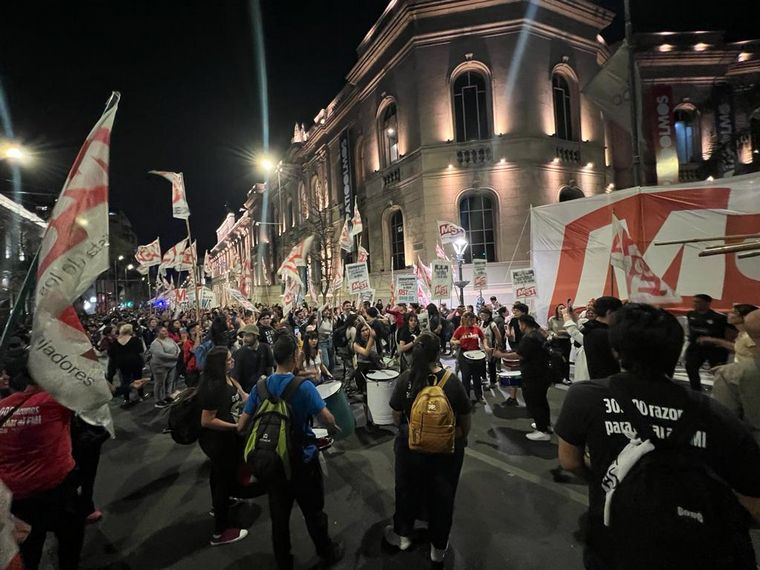 FOTO: Caos en CABA y Córdoba por marcha del Polo Obrero y grupos de izquierda