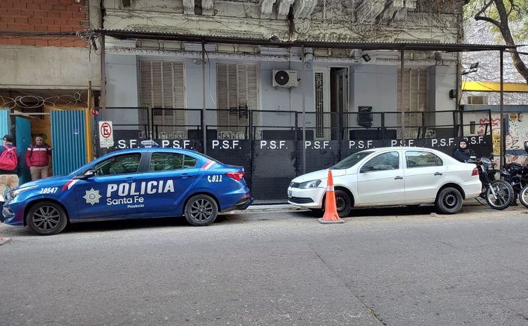 La sede de la Agencia de Control Policial vallada.