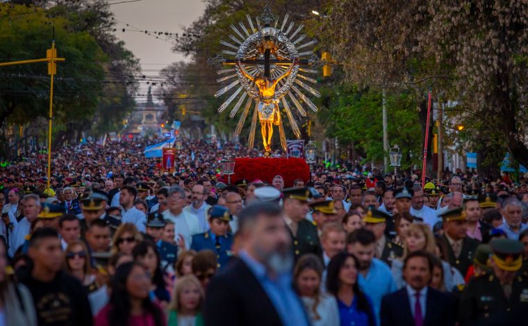 FOTO: Miles de fieles y ocupación hotelera plena en Salta por la Fiesta del Milagro.