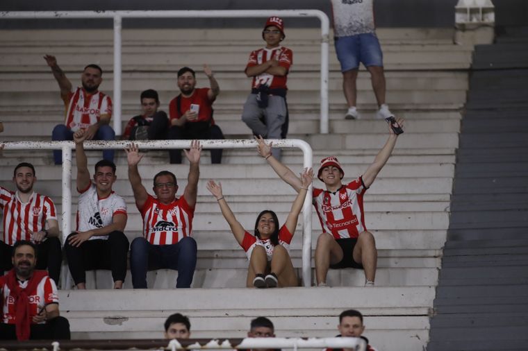 Te vi en la cancha: buscate en las tribunas del estadio Mario Alberto Kempes.