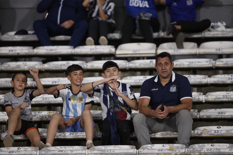 Te vi en la cancha: buscate en las tribunas del estadio Mario Alberto Kempes.