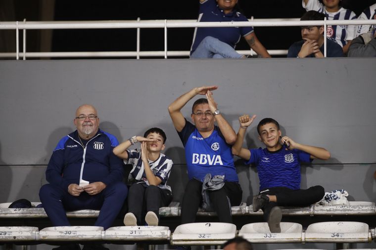 Te vi en la cancha: buscate en las tribunas del estadio Mario Alberto Kempes.