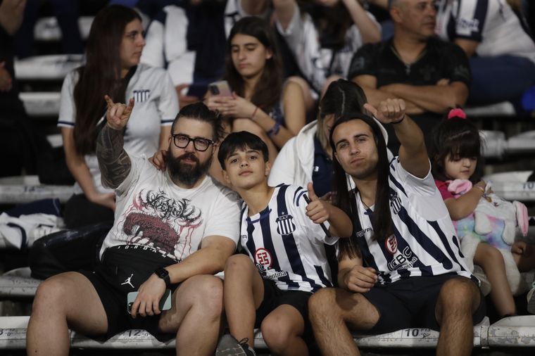 Te vi en la cancha: buscate en las tribunas del estadio Mario Alberto Kempes.