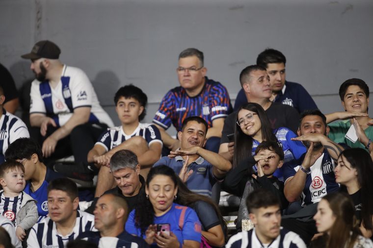 Te vi en la cancha: buscate en las tribunas del estadio Mario Alberto Kempes.