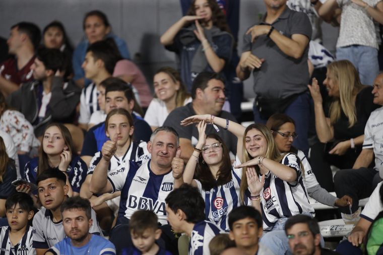 Te vi en la cancha: buscate en las tribunas del estadio Mario Alberto Kempes.