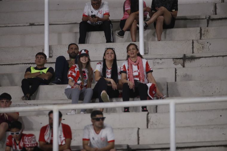 Te vi en la cancha: buscate en las tribunas del estadio Mario Alberto Kempes.