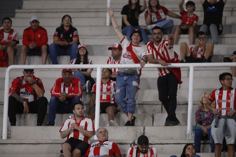Te vi en la cancha: buscate en las tribunas del estadio Mario Alberto Kempes.