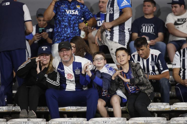 Te vi en la cancha: buscate en las tribunas del estadio Mario Alberto Kempes.