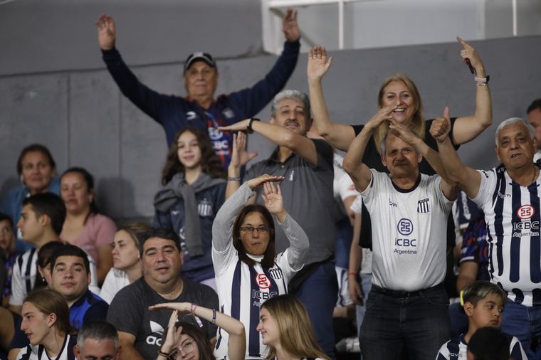 Te vi en la cancha: buscate en las tribunas del estadio Mario Alberto Kempes.
