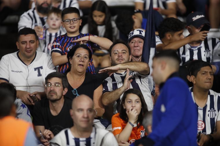 Te vi en la cancha: buscate en las tribunas del estadio Mario Alberto Kempes.