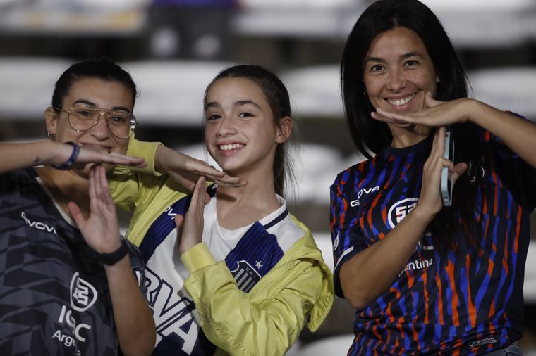 Te vi en la cancha: buscate en las tribunas del estadio Mario Alberto Kempes.