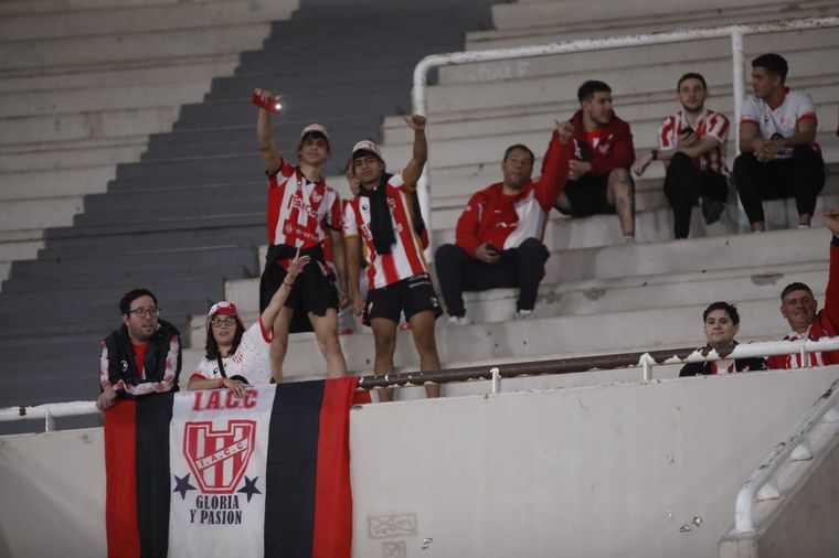 Te vi en la cancha: buscate en las tribunas del estadio Mario Alberto Kempes.