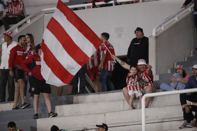 Te vi en la cancha: buscate en las tribunas del estadio Mario Alberto Kempes.