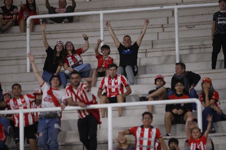 Te vi en la cancha: buscate en las tribunas del estadio Mario Alberto Kempes.