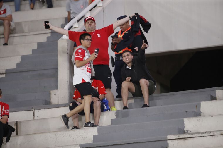 Te vi en la cancha: buscate en las tribunas del estadio Mario Alberto Kempes.