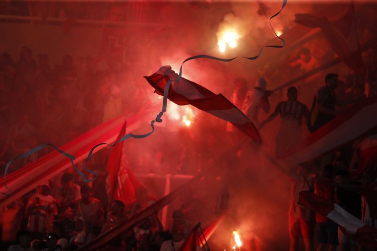 Las bengalas que causaron la sanción.