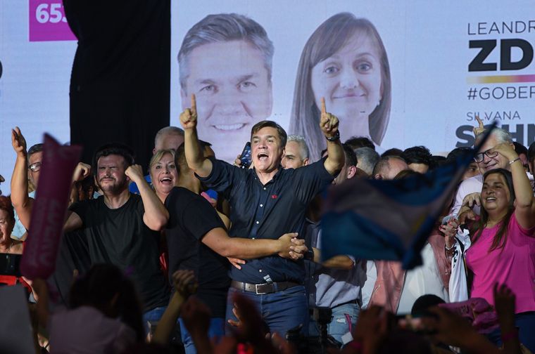 FOTO: Leandro Zdero, en los festejos de su victoria en las elecciones chaqueñas. 
