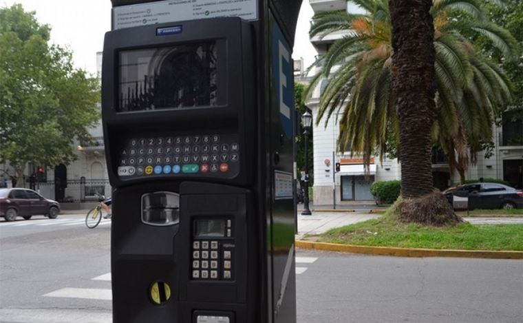 FOTO: Estacionamiento gratuito en el microcentro de Rosario en días festivos.