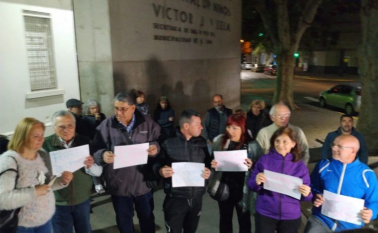 Esperanza y apoyo sentido en un abrazo solidario al hospital Vilela por Delfina.