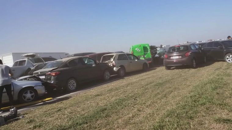 En el accidente participaron cerca de 40 vehículos (Foto: Aires de Santa Fe)