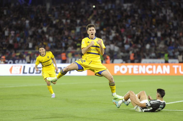Los jugadores de Boca festejan en Santiago del Estero