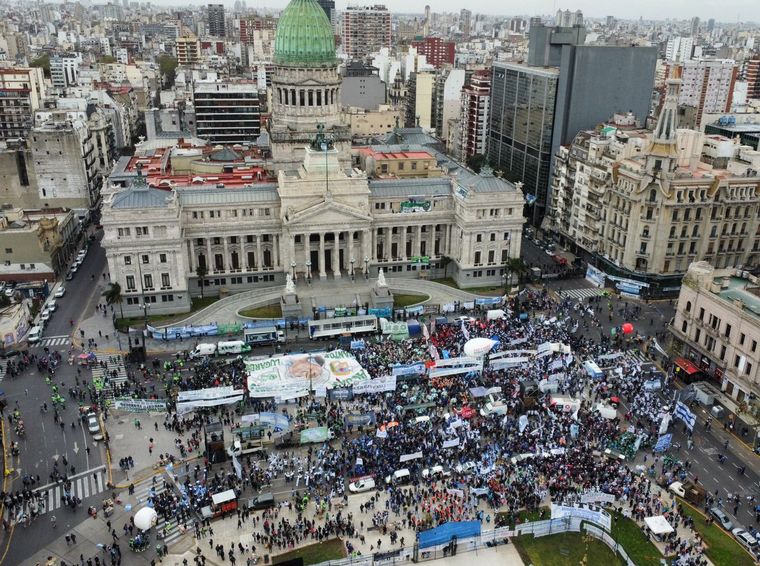 La CGT convocó a un paro general el miércoles 24 de enero.